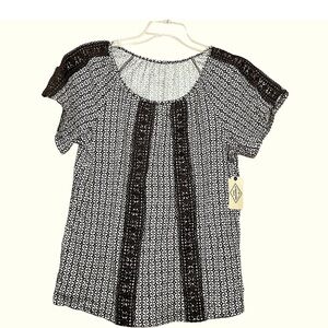 NWT St. John’s Bay brown white lace detail geometric print t-shirt large